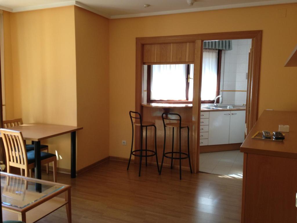 Apartamentos Turisticos Puerta de León Exterior foto