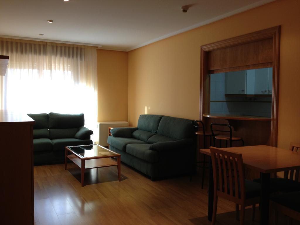 Apartamentos Turisticos Puerta de León Exterior foto